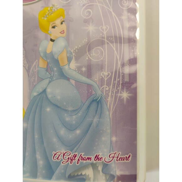 Vtech V.Reader Disney Princess A Gift from the Heart and Belle's Special Treat - Picture 4 of 16
